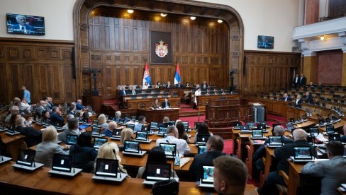 POČELA SEDNICA: Poslanici nastavljaju raspravu o 18 tačaka dnevnog reda vanrednog zasedanja (VIDEO)